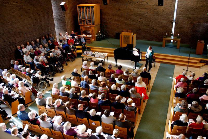 Kyrkan var fullsatt med förväntansfulla seniorer då RPG hade sin veckoträff i Jakobsbergskyrkan.