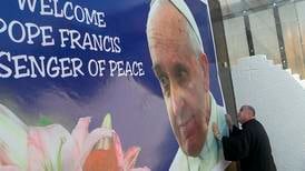 Påven vandrar i folkmordets spår under sin Irakresa