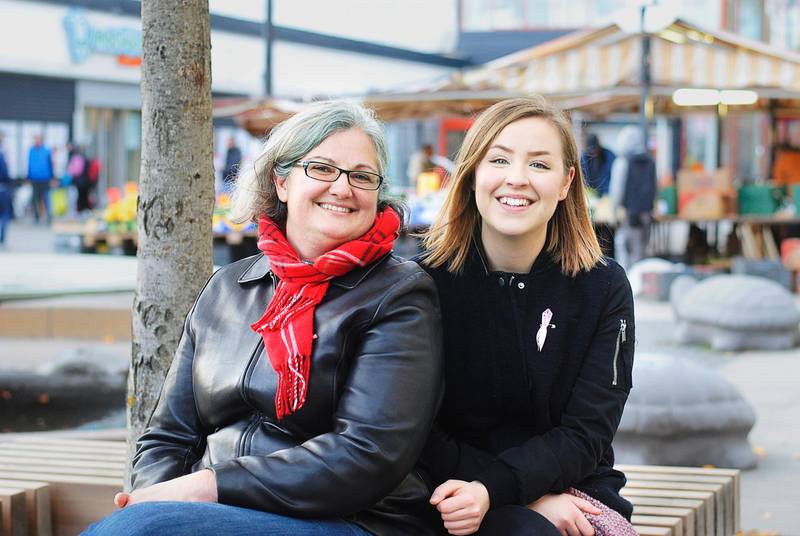 Tenstamissionärer. Sarah Bedi och Caroline Hultmar är utsända av Korskyrkan i Stockholm för att missionera i multikulturella förorten Tensta.