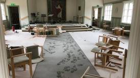 Vandaliserad kyrka får stöd från hela världen