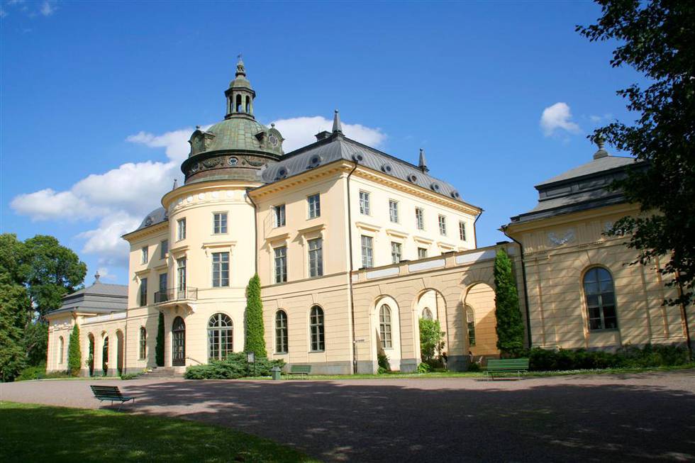 Ekumeniska kommuniteten har fått sitt avtal på Nya Slottet Bjärka-Säby uppsagt.