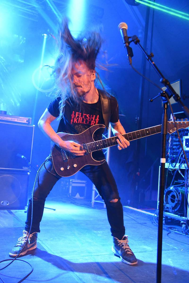 Ole Børud är en mångsidig musiker. Bland annat är han gitarrist i death metalbandet Fleshkiller.