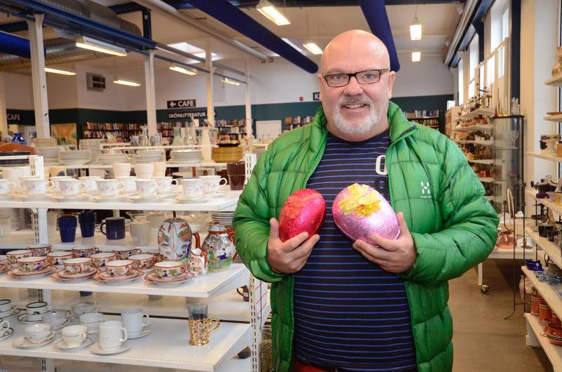 Gamla ägg. Joakim Bengtsson fyndar gamla påskägg.