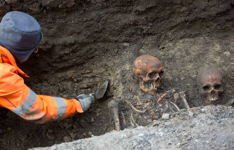 Under utgrävningar för fjärrvärme i centrala Malmö förra året hittades ett 20-tal skelett. På platsen låg fram till 1800-talet stadens så kallade hospitalkyrkogård.