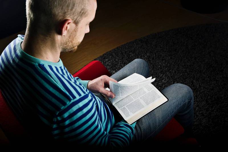Bibelläsandet minskar i Sverige, vilket både Svenska folk­bibeln och Svenska bibelsällskapet hoppas kunna vända.