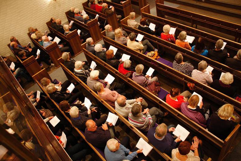 Om en kyrka annonserar att man ska ha en ”Hela kyrkan sjunger"-kväll, då kommer folket.