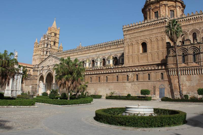 Katedralen i Palermo är byggd i normandisk stil, men har även arabiska och gotiska influenser.