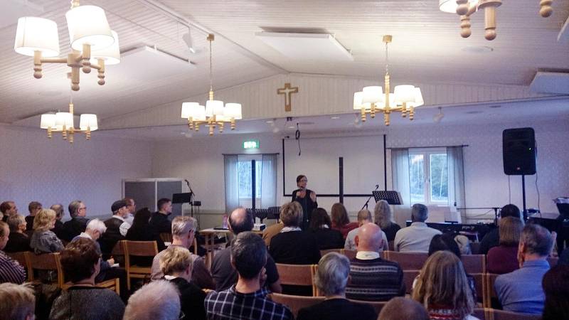 Hanna Bloom predikar på Ralingsåsgården i Aneby om de fyra nycklarna till frihet i Anden.