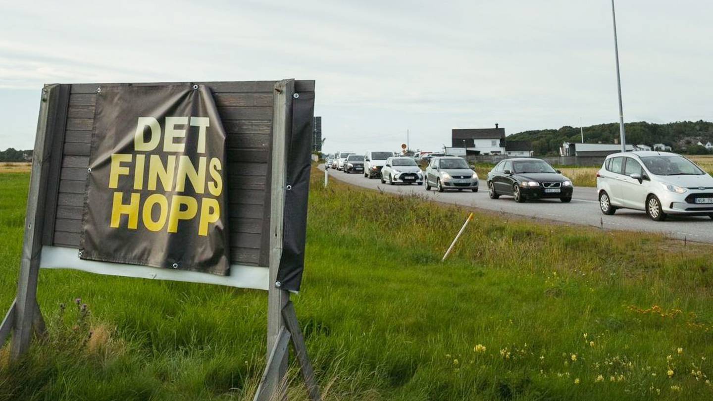 Det finns hopp-kampanjen i Åsa strax utanför Kungsbacka drog mängder med folk och de långa bilköerna till tältet gjorde att mötet fick senareläggas.