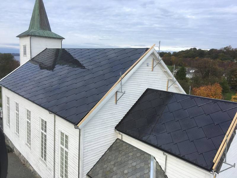Strand kyrka i Norge har också installerat solceller på taket.