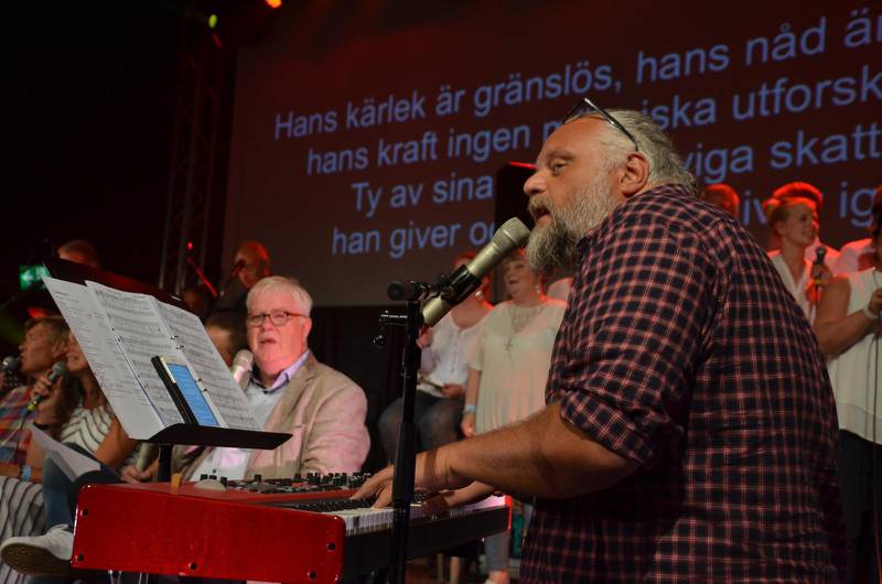 Peter Hallström medverkade i allsångskonserterna.