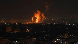 Israel bombar Libanon och Gaza efter attacker där två unga kvinnor dödats