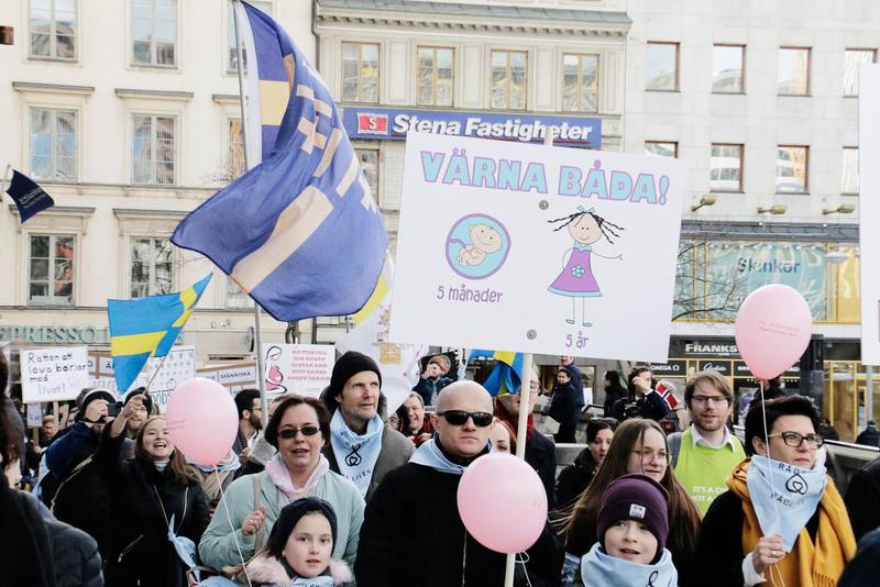 I söndags deltog omkring 300 människor i en anti-abortmarsch i Stockholm. Arrangör var föreningen Livsval.