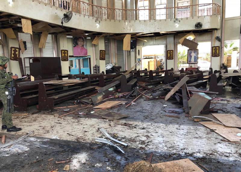 Det var i söndags som bomber exploderade i och utanför den katolska kyrkan Our Lady of Mt. Carmel på ön Jolo. De två explosionerna dödade ett 20-tal människor och ett hundratal skadades.