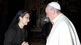 Historiskt när första kvinna blir generalsekreterare i Vatikanen