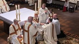 Tre präster lämnade Svenska kyrkan – nu invigda i Katolska kyrkan