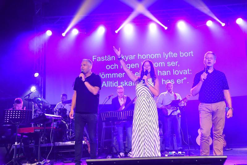 Allsången leddes bland annat av Leif Ingvald Skaug tillsammans med konferenciererna Maria Gustin Bergström och Svein Olsen.