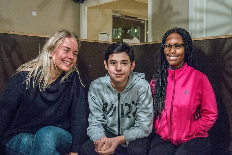 Wilma Forsén, Leonardo Guerra Vicencio och Sonja Kamazni hyllar gemenskapen i ungdomsgruppen i pingstkyrkan i Eskilstuna.