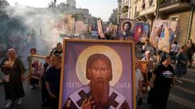 Prideparad stoppas efter ortodox protestmarsch