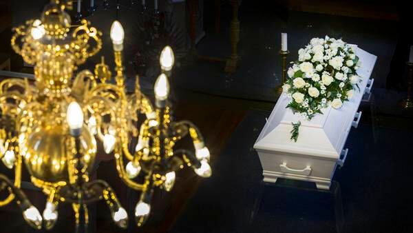 Fel person begravdes när begravningsbyrå i Karlstad förväxlade döda