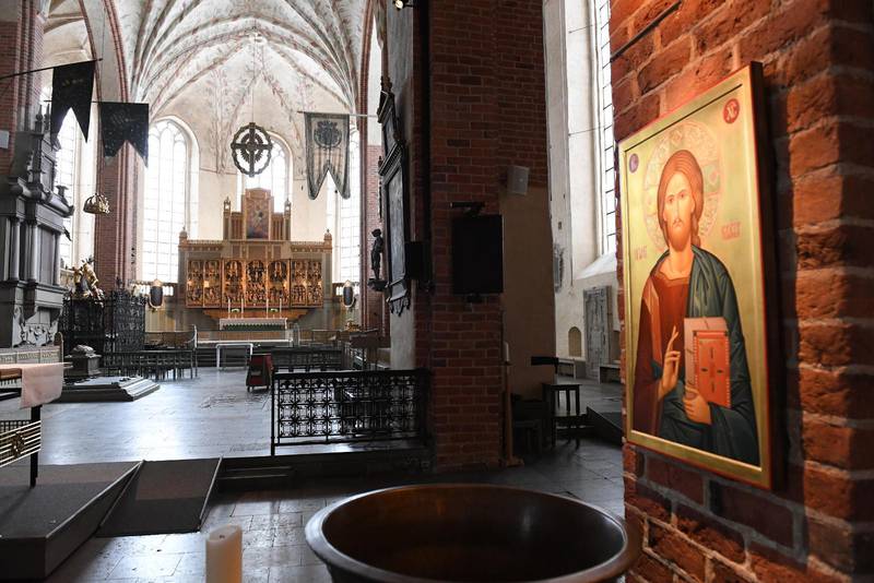 Begravningsregalier från 1600-talet stals från domkyrkan i Strängnäs i somras,