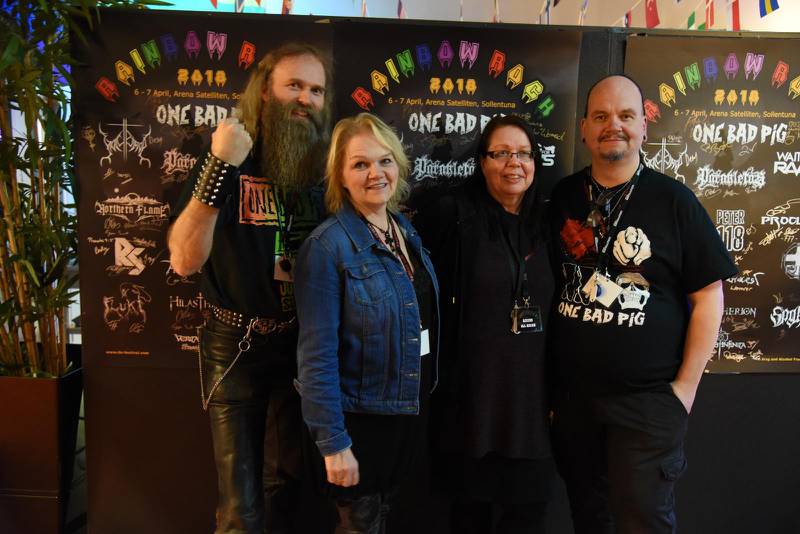 Arrangörerna. Johannes och Hulda Jonsson och Jeanette och Henrik Larsson som tillsammans leder nätverket Christian metalheads international.
