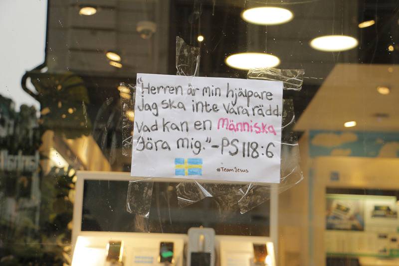 Ett anslag på en telebutik på Drottninggatan.