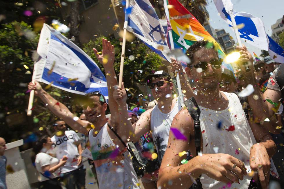 Under sommarens Tel Aviv Pride vajade regnbågsflaggorna jämte den israeliska. 