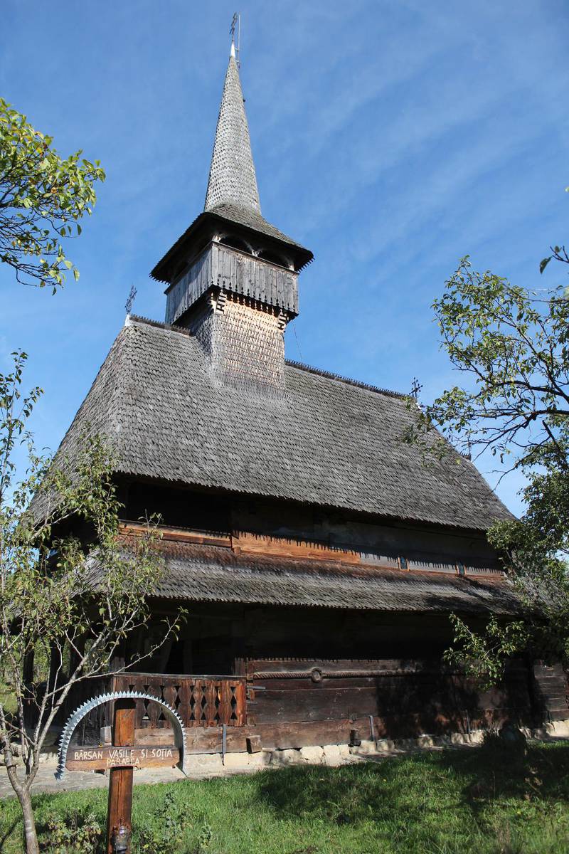 Den gamla träkyrkan i Bărsana.