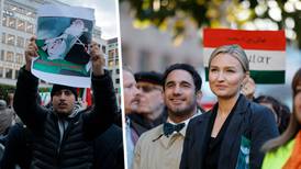 Svenska partiledare demonstrerade för iranska kvinnor