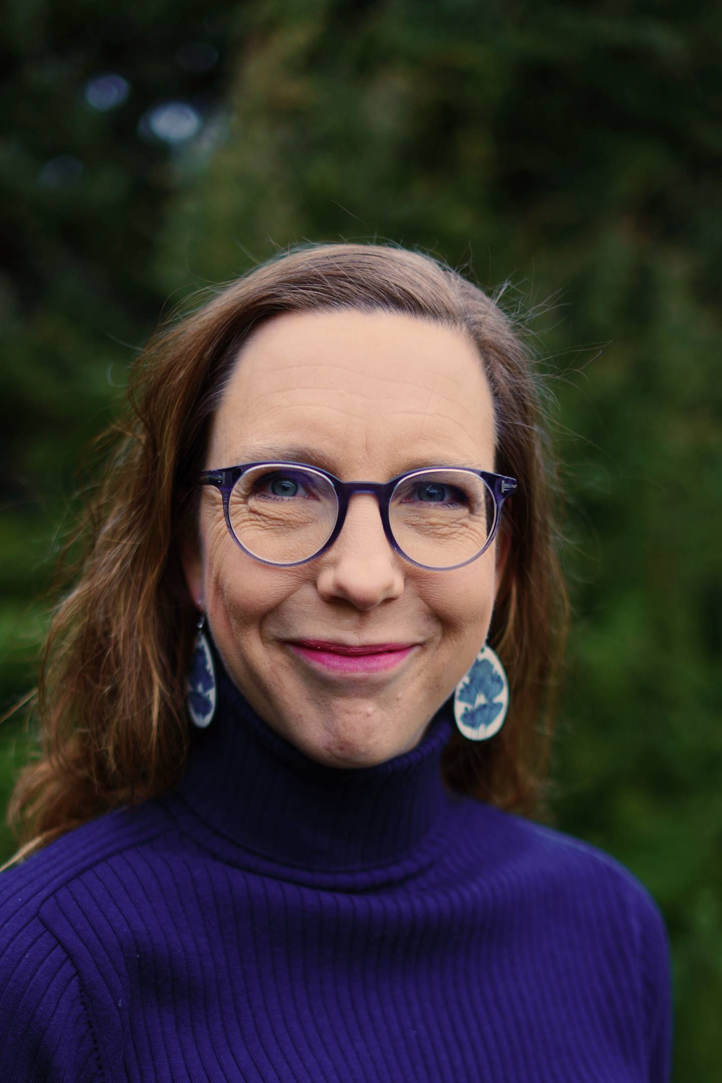 Åsa Molin är teolog och författare, lärare på Akademi för Ledarskap och Teologi där hon undervisar i
praktisk teologi.