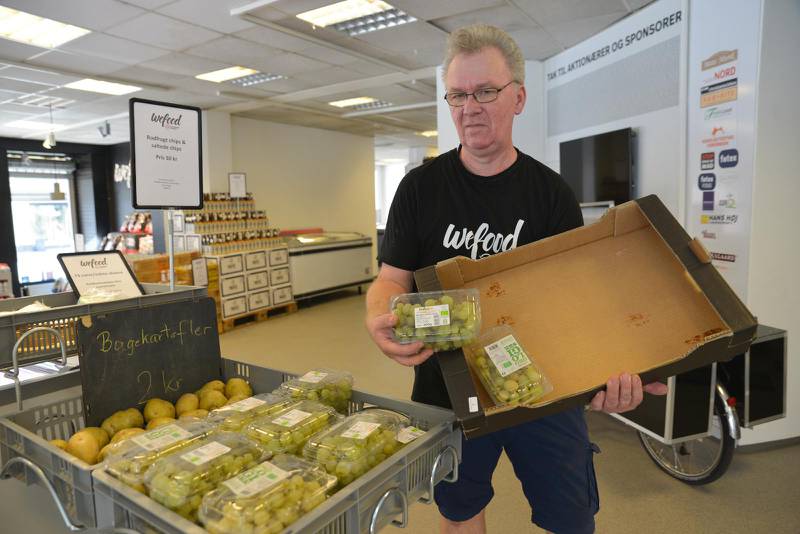 Hjälper till. Filip Nørvik jobbar en dag i veckan som volontär i mataffären Wefood där han säljer överskottsmat till förmån för fattiga i världen.