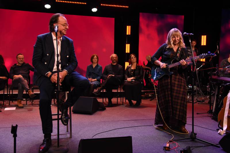 Roland Utbult och Solveig Leithaug framförde den sistnämndas sång "Supermoon" under Minns du sången-konsert på Hillsong i Arlanda stad 15 oktober 2021 som även sändes via TBN.