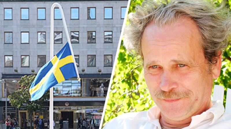 Konstverket ”Du gamla du fria” på Sergels torg har orsakat debatt. Prästen Kåre Strindberg har reagerat starkt på den krökta flaggan och tänker polisanmäla Stockholms stad.