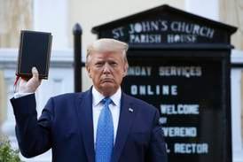 Donald Trump i ekonomisk knipa: Börjar sälja patriotiska biblar
