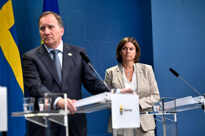 Statsminister Stefan Löfven (S) håller pressträff om coronakommissionen tillsammans med Isabella Lövin (MP)