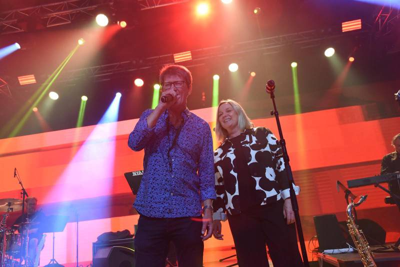 Anders Börjesson och Katarina Millton-Almgren på scen på Gullbrannafestivalen 2019.