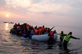 Räddningsinsatser tar migranter över Medelhavet