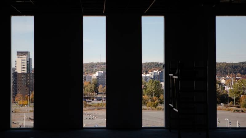 Hur kommer den nya Frihamnskyrkan på Hisingen att se ut? Dagen gjorde ett studiebesök och fick en guidad tur i den byggnad där en av Sveriges till medlemsantalet största frikyrkor – Smyrnaförsamlingen i Göteborg – flyttar in 2023.