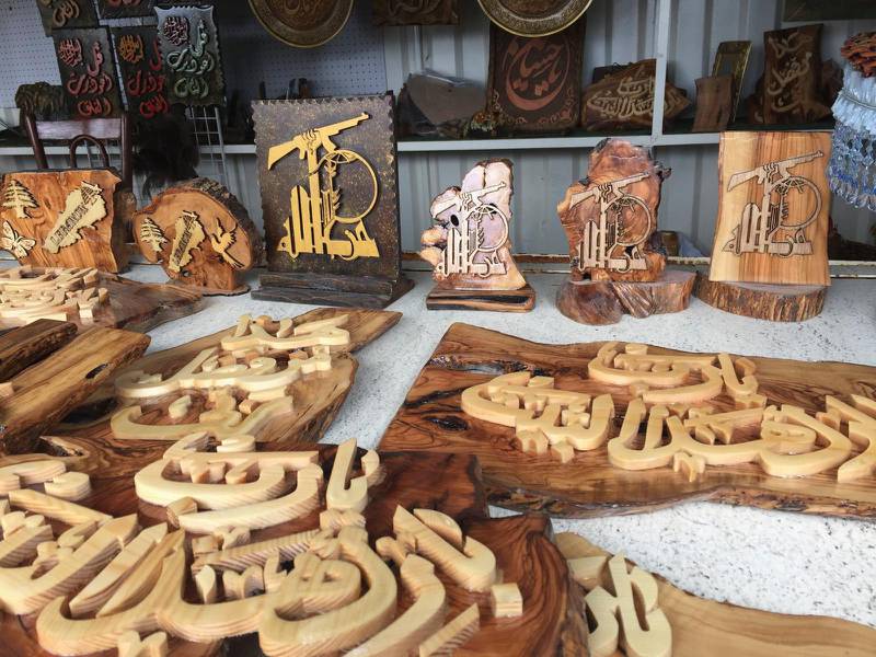 Hemslöjd. Skadade Hizbollah-soldater tillverkar prylar i trä och andra material som sedan säljs.