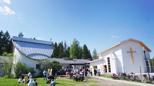 Kapellet blev för litet – Svenska kyrkan invigde ny kyrkolokal 