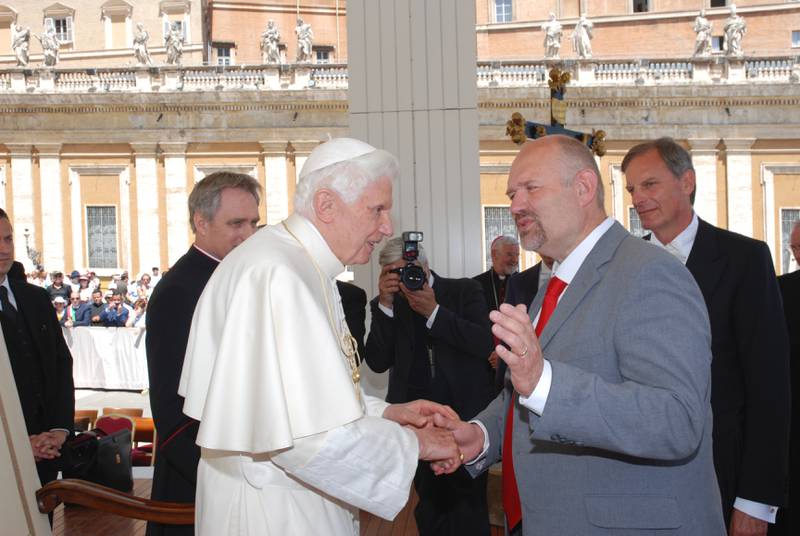 Träffar påve Benedikt XVI.
