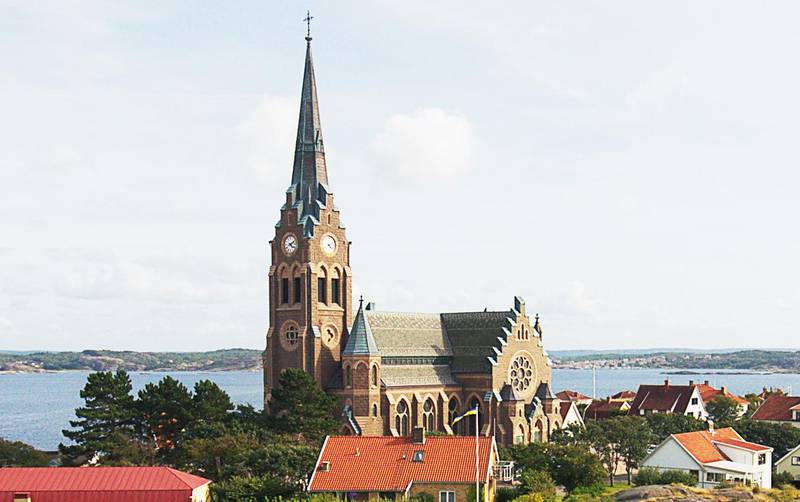 7. Lysekils kyrka. Är uppförd 1899-1901 och ligger på ett högt berg i centrala Lysekil. Tillhör Svenska kyrkan.