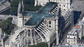 Korsformad swimmingpool svenskt förslag för Notre Dame