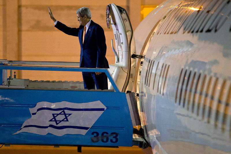 USA:s utrikesminister John Kerry på väg från Israel efter besök i Jerusalem och på Västbanken.