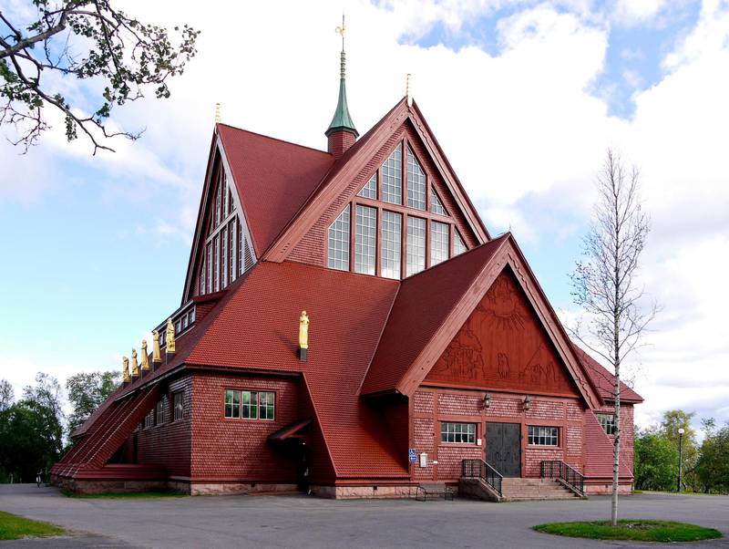 1. Kiruna kyrka. Uppförd mellan 1909 och 1912, har ett unikt utseende som är inspirerat av norska stavkyrkor.