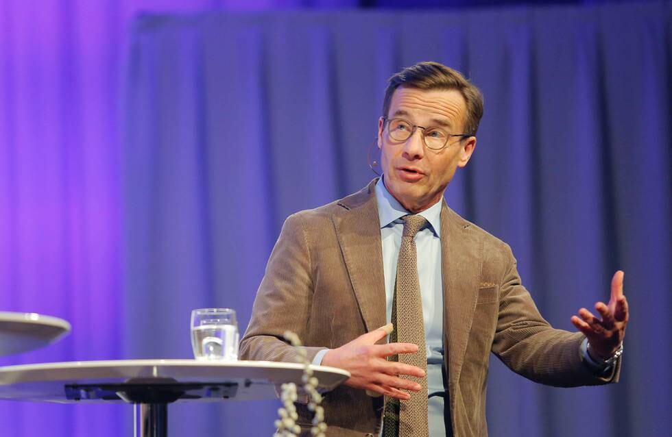 Ulf Kristersson (M) på plats i Uppsala pingstkyrka för partiledarsamtal.