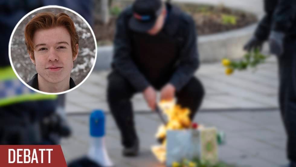 Stram Kurs partiledare Rasmus Paludan tänder eld på en koran på Nobeltorget i Malmö i februari 2022.