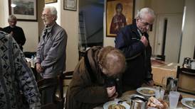 Greklands kris ger fler soppkök i kyrkor