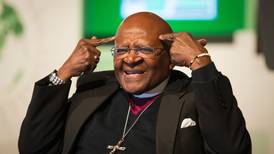 Desmond Tutu är färgstark gäst på bokmässan